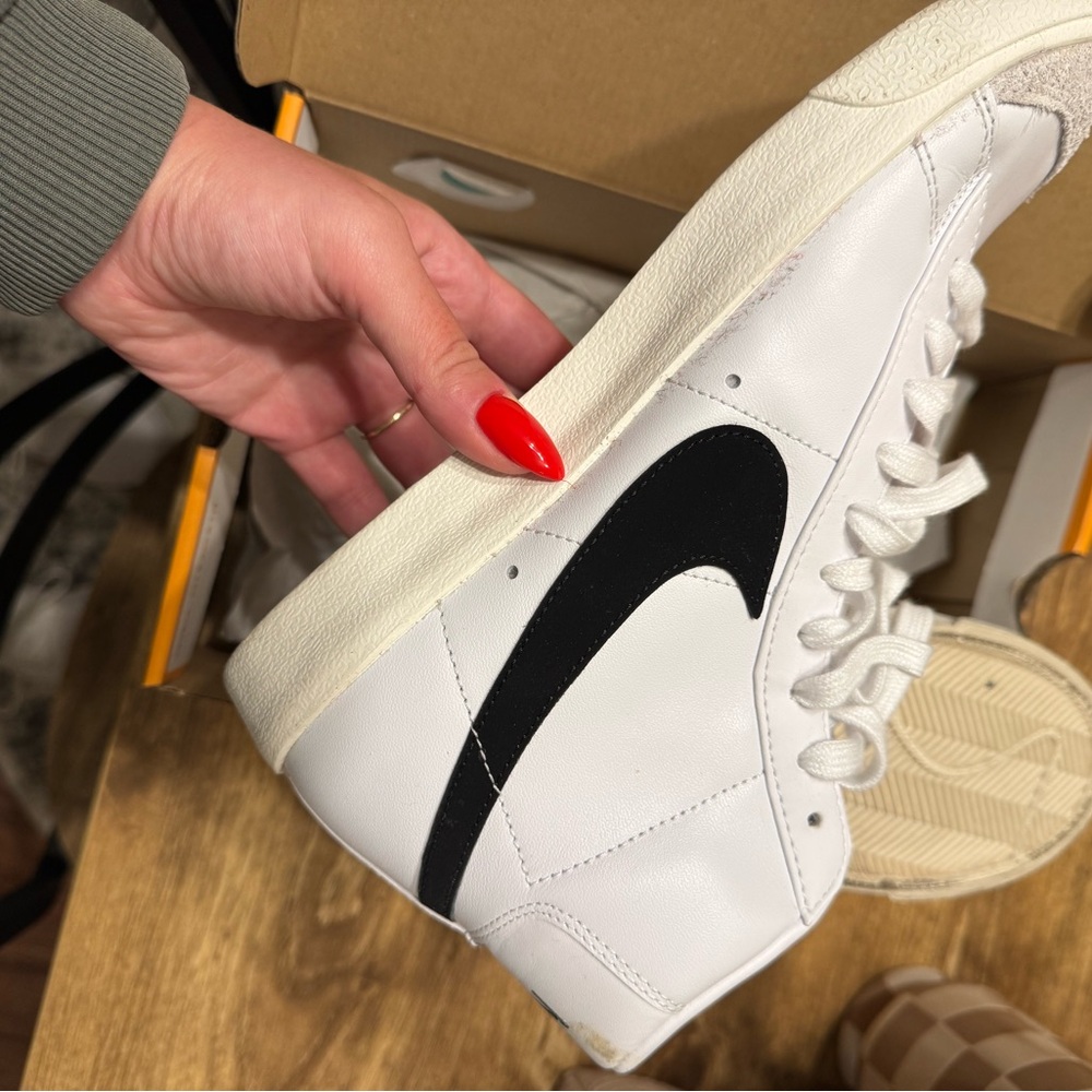 Nike Women’s Blazer 77 - Picture 3 of 7